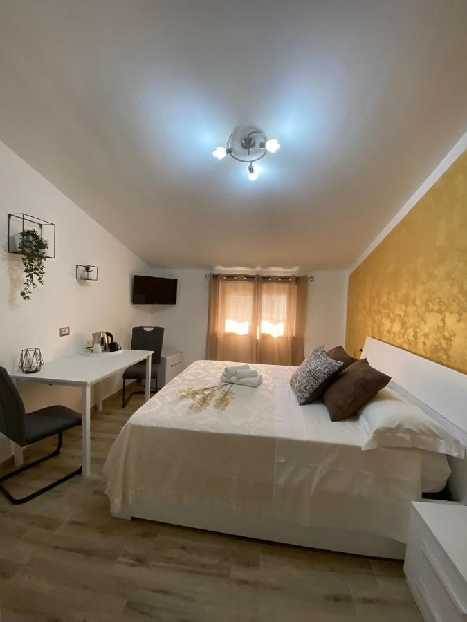 Cadoni Guest House Bosa Eksteriør billede