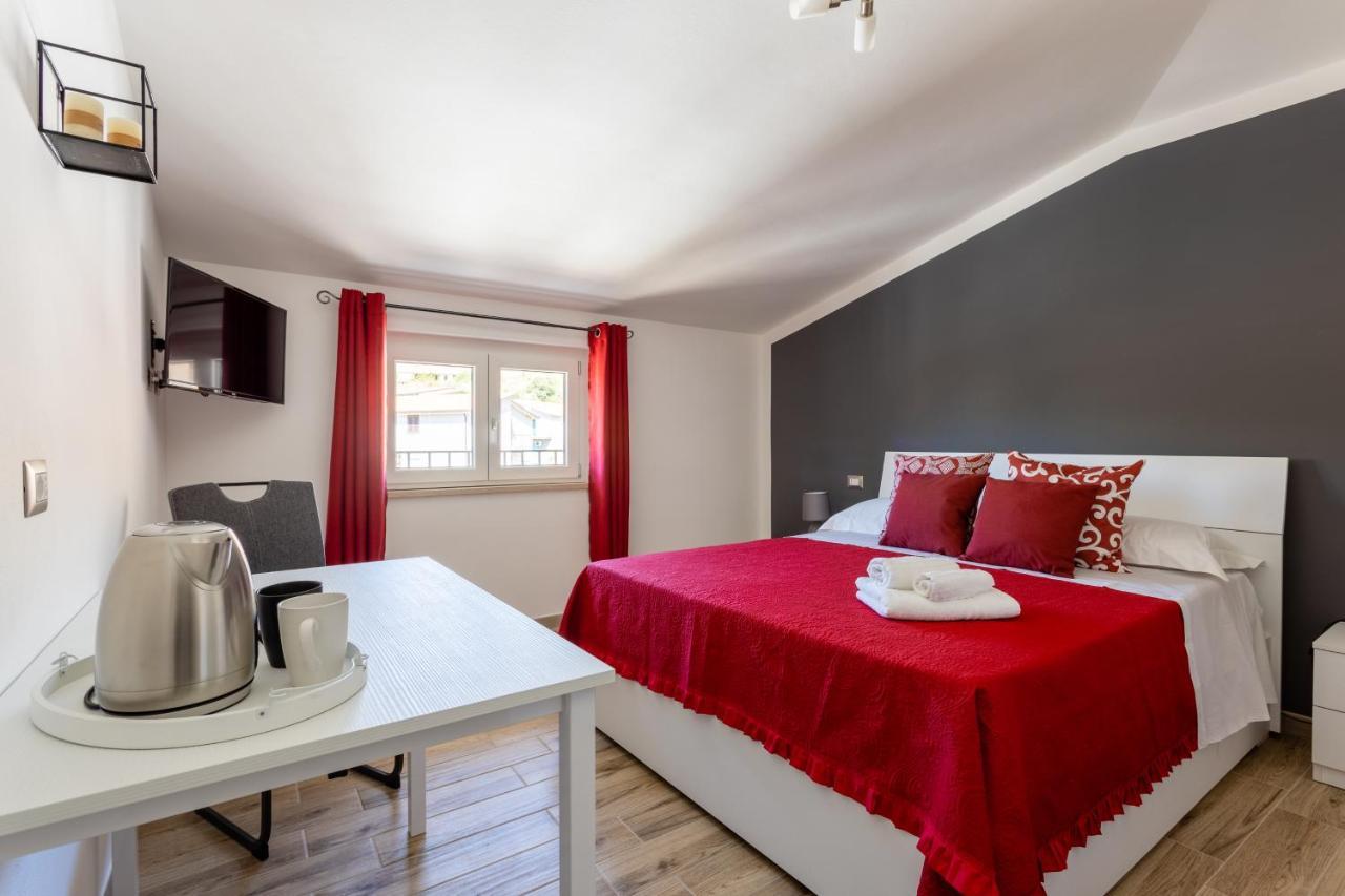 Cadoni Guest House Bosa Eksteriør billede